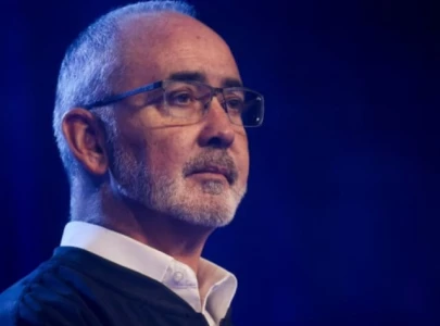 uaw chief criticizes trump s musk ties while backing harris